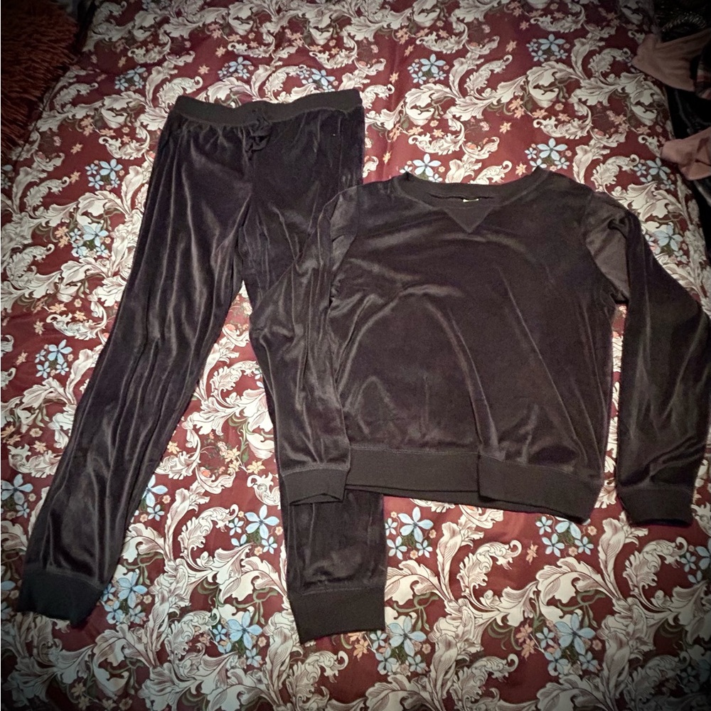 Honeydew Intimates (Nordstrom) Velour Lounge Set in Mink Brown - Picture 2 of 10